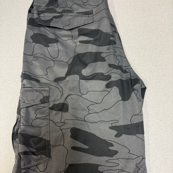 Denali Shorts Gray Camo Cargo Pockets Lightweight Men's Size 34 *Clean* - Picture 8 of 9